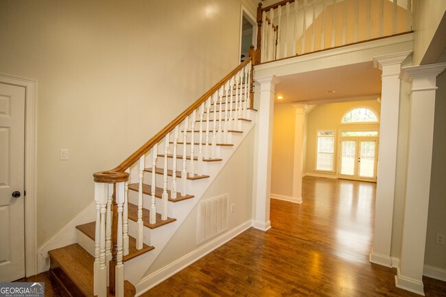 Building Photo - 906 Monarch Cir