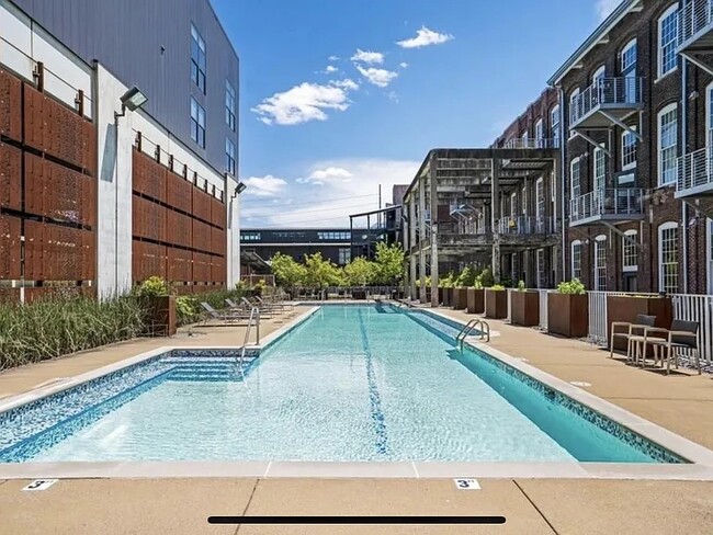 Foto del edificio - 1350 Rosa L Parks Blvd