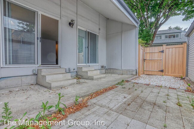 Building Photo - 3 br, 1.5 bath House - 310 NE 85th Street #B