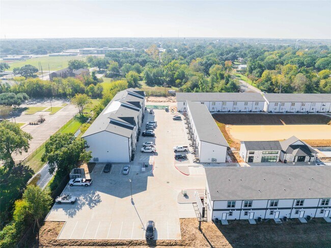 Foto del edificio - 2101 Reinke Rd