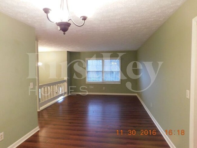 Foto del edificio - 2642 Shady Valley Rd