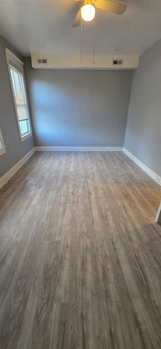 Foto del edificio - 3110 Oakfield Ave