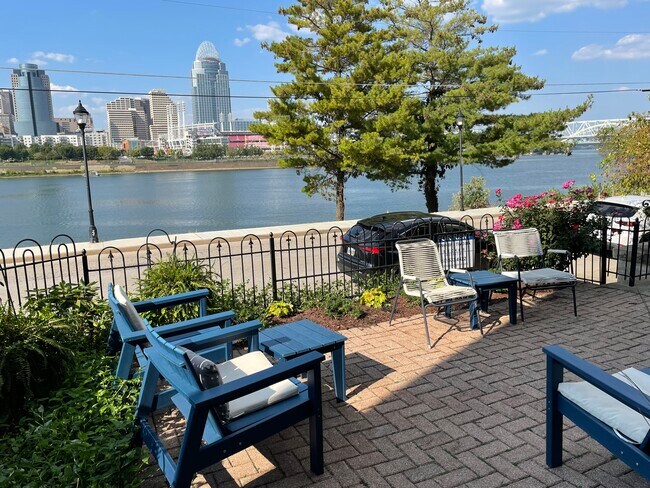 Terraza delantera - 225 Riverside Dr