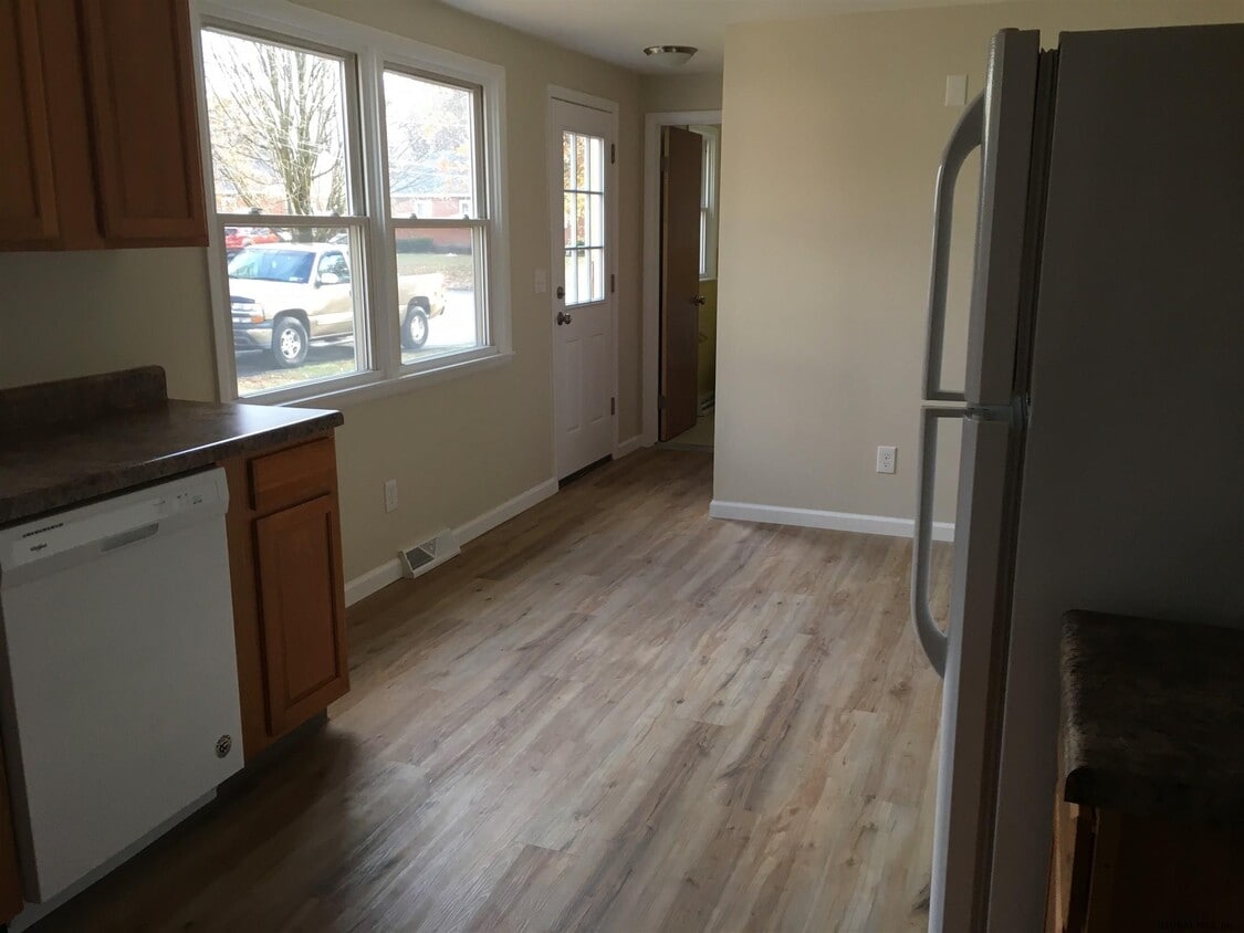 40 Swayze Dr, Latham, NY 12110 Townhome Rentals in Latham NY