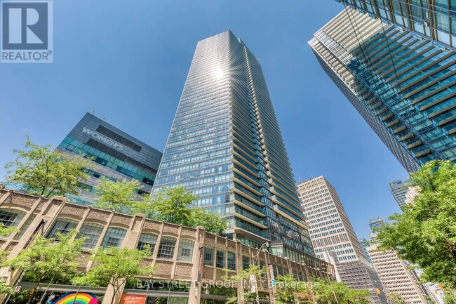 Photo du bâtiment - 832-4832 Bay St.