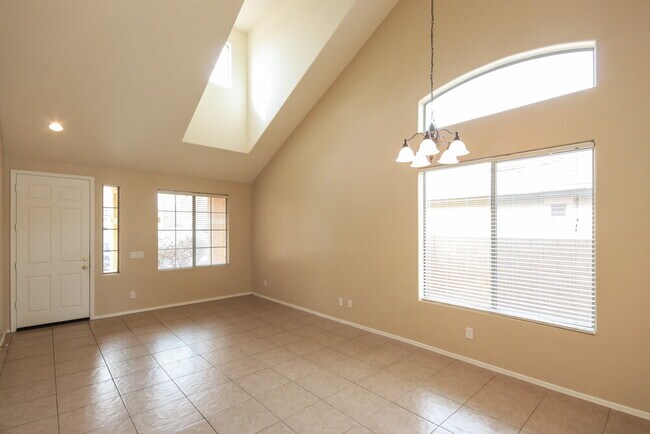 Building Photo - 1450 E Mia Ln