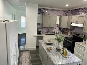 Building Photo - 49 Carpenter St