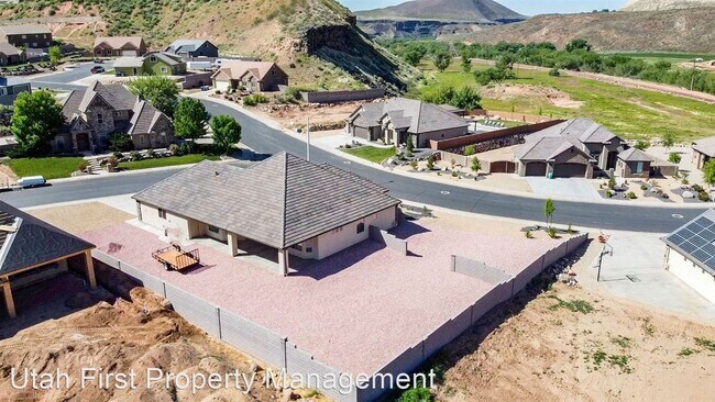 Foto del edificio - 3 br, 2.5 bath House - 860 N 370 W