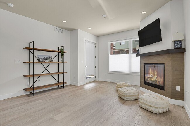 Foto del edificio - Modern First-Floor Condo at the Peloton - ...