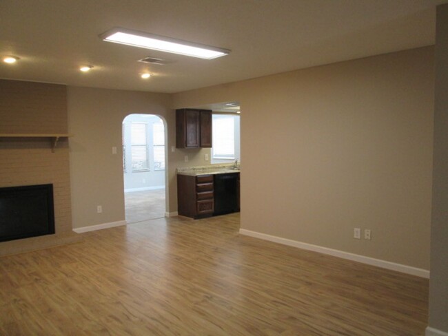 Building Photo - Four Beds in the Foothills