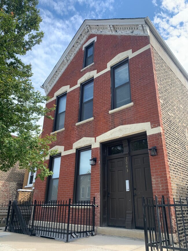 Building Photo - 2043 W 22nd Pl