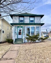 Building Photo - 825 N 10th Ave E