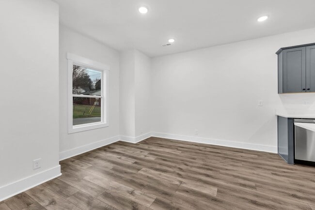Building Photo - 180 Clay Ridge Dr