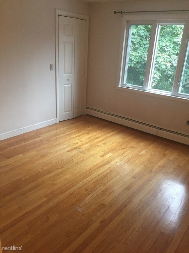 Building Photo - 3 br, 1.5 bath  - 73 Brookline St