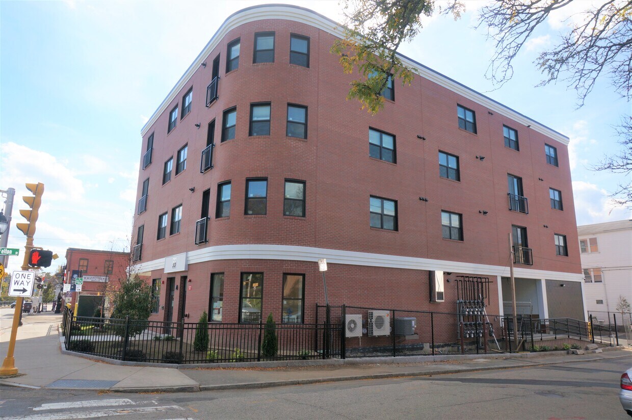Foto principal - 99 Moody St