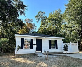 Building Photo - 305 N College St