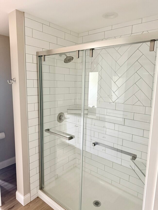 Foto del edificio - 295 Oak Grove Cir
