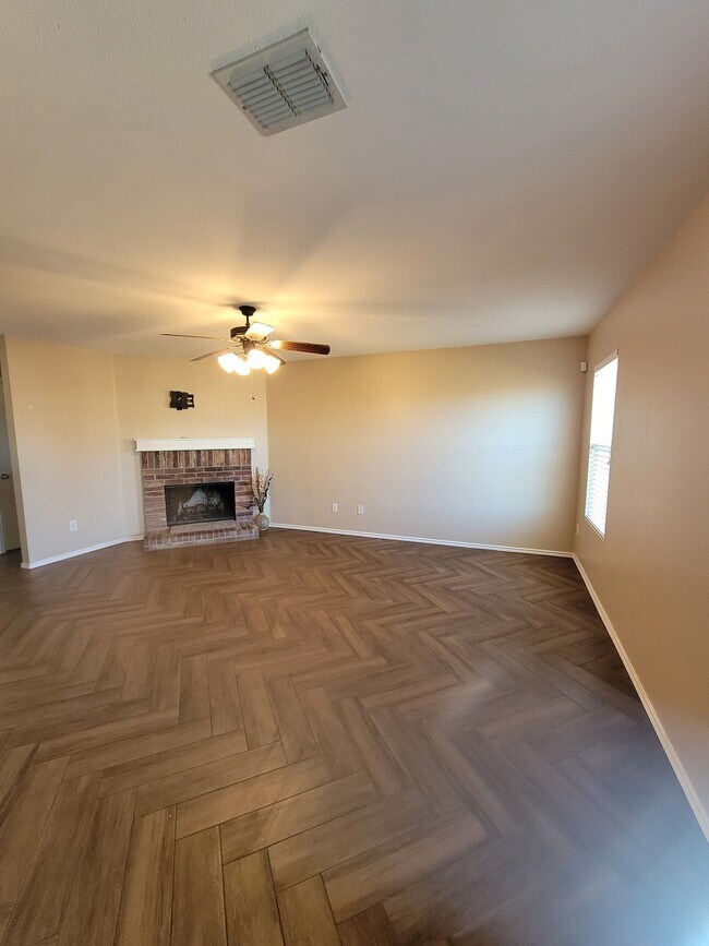 Building Photo - 1012 Mosaic Dr