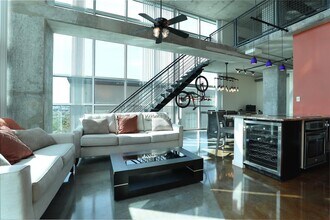 Building Photo - 2000 Bagby St