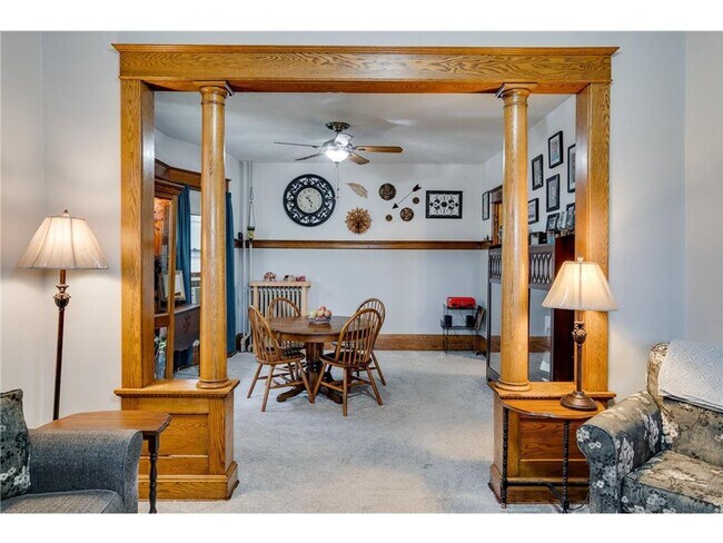 Building Photo - Huge 5 Bedroom - SFH- Walk to Macalester!