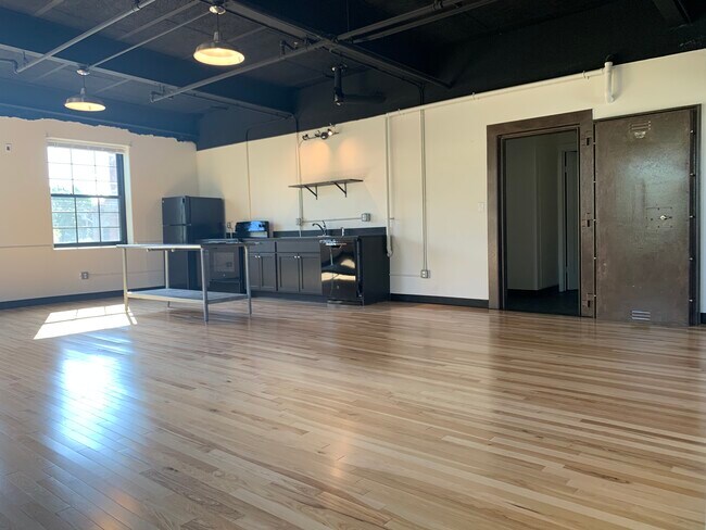 Photo - 181 Elm St Apartments