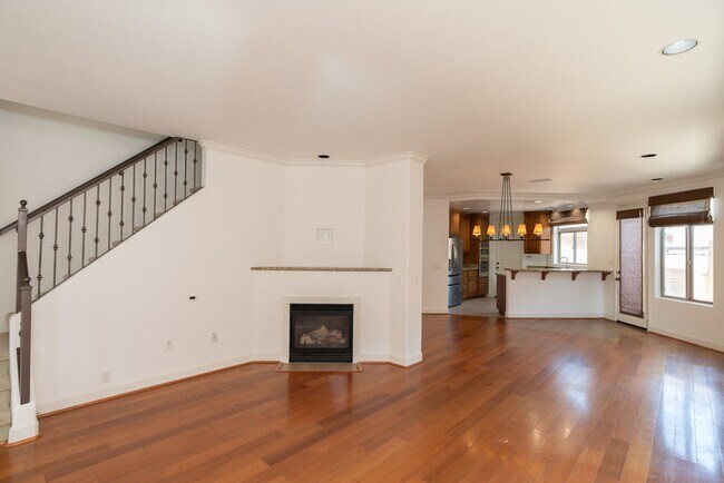 Foto del edificio - 3 Bedroom Townhome in Crown Point – Pacific Beach