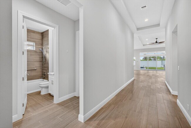 Foto del edificio - 9901 Regency Wy