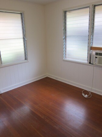 Building Photo - Quiet 3 Bedroom, 2 Bath in Town
