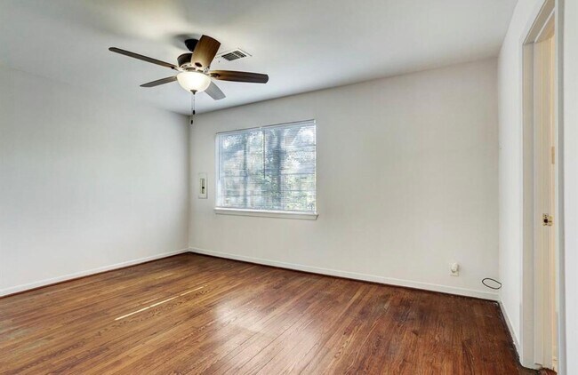 Building Photo - 5615 Arboles Dr