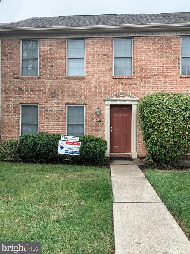 Entrance - 335 Stonehedge Ln