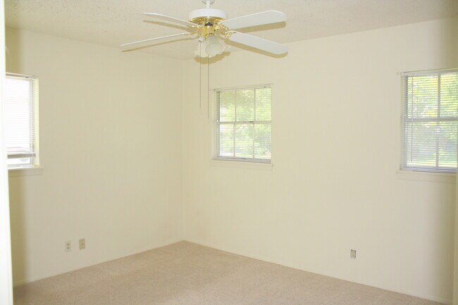 Foto del edificio - 3 BR / 1 BA House off Shoal Creek/Steck!