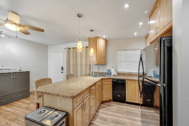 Foto del edificio - Updated 1 bedroom condo near the river!