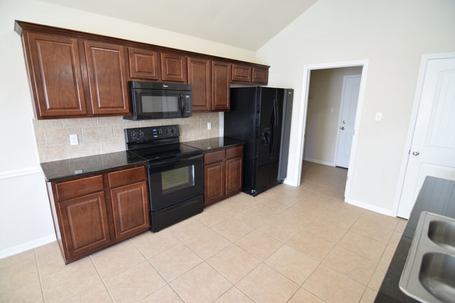 Building Photo - 6005 Fair Hill Dr