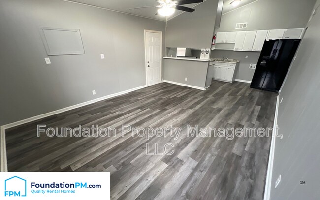 Foto del edificio - 4446 Yale Rd