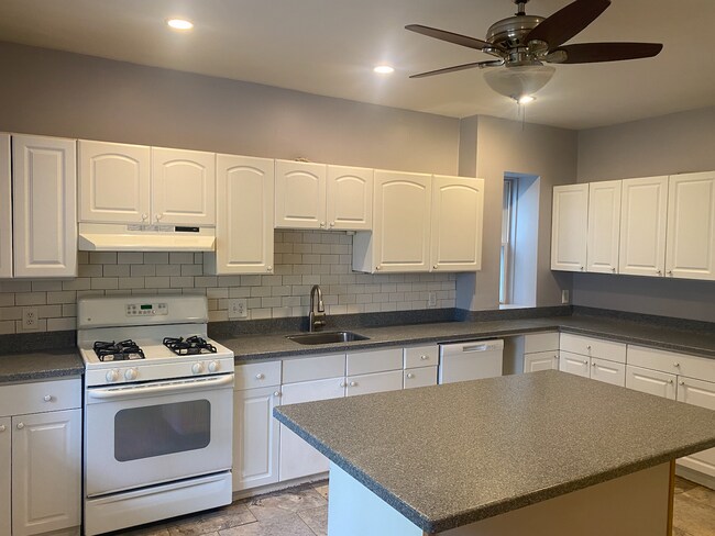 Building Photo - 11 Edison Grn