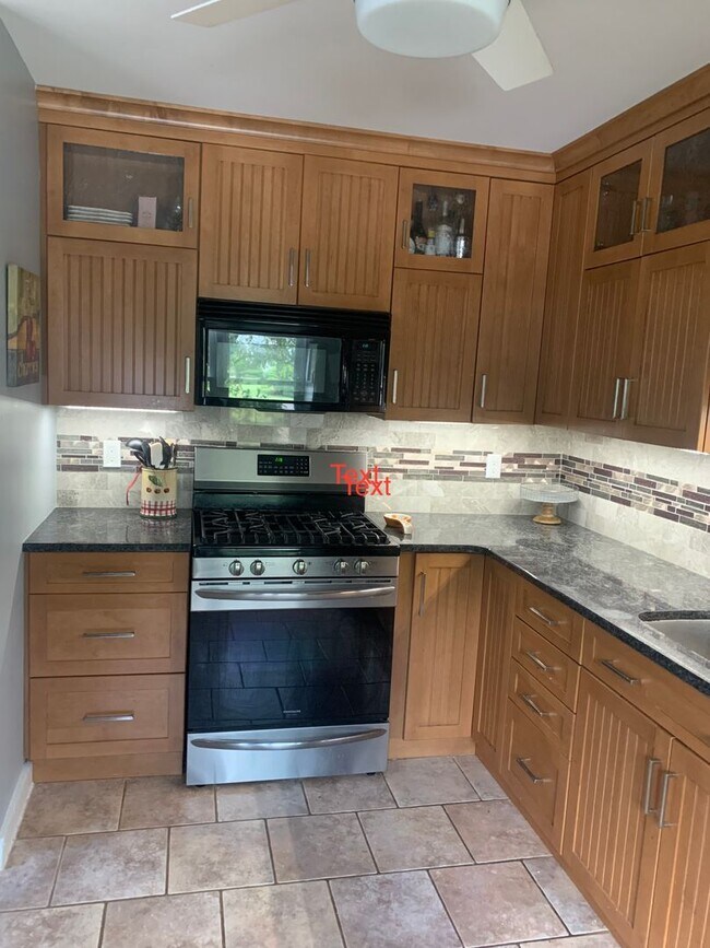 Foto del edificio - 3 Bedroom Townhouse in Pines Edge