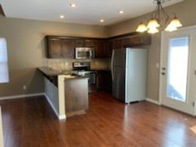 Foto del edificio - All Brick 3 bedroom 2.5 Bathrooms