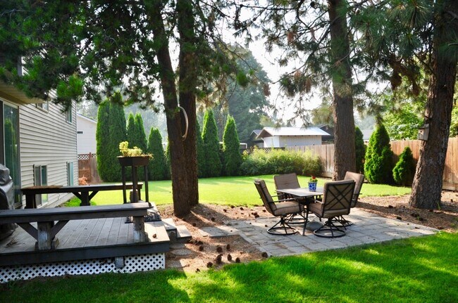 Foto del edificio - 4 bed 3 bath home with second living room