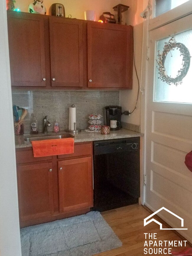 Photo - 518 W Cornelia Ave Apartment