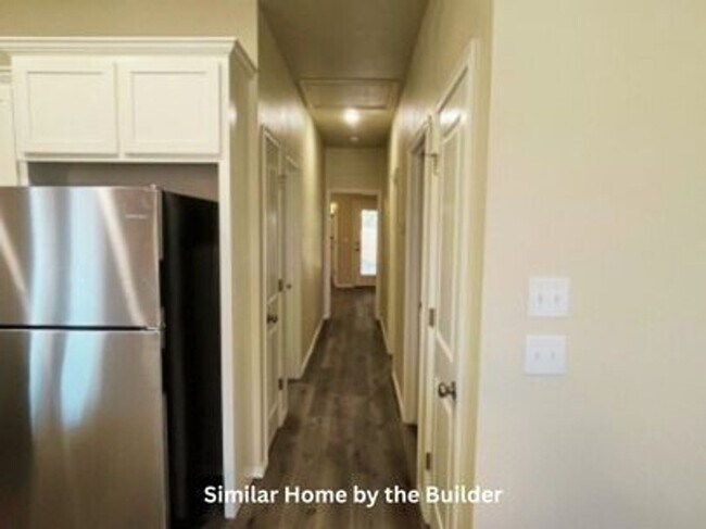 Foto del edificio - Move-In Ready 2-Bed Duplex – Bright, Modern, and Perfect for Pets!