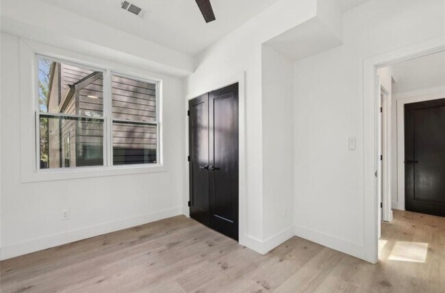 Foto del edificio - 1792 Charles Pl NW