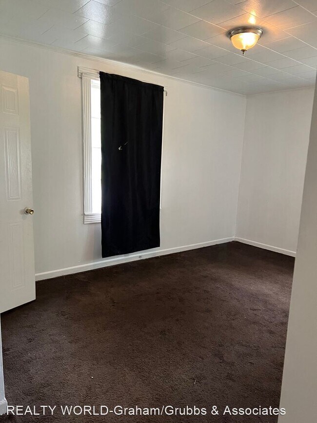 Building Photo - 3 br, 1 bath House - 208 Second Street