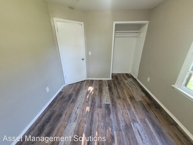 Building Photo - 3 br, 1 bath House - 4128 SE 43rd St.