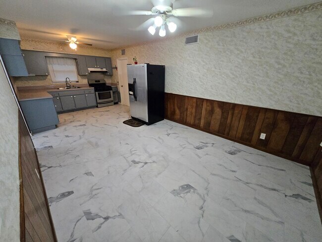 Foto del edificio - 8785 92nd St