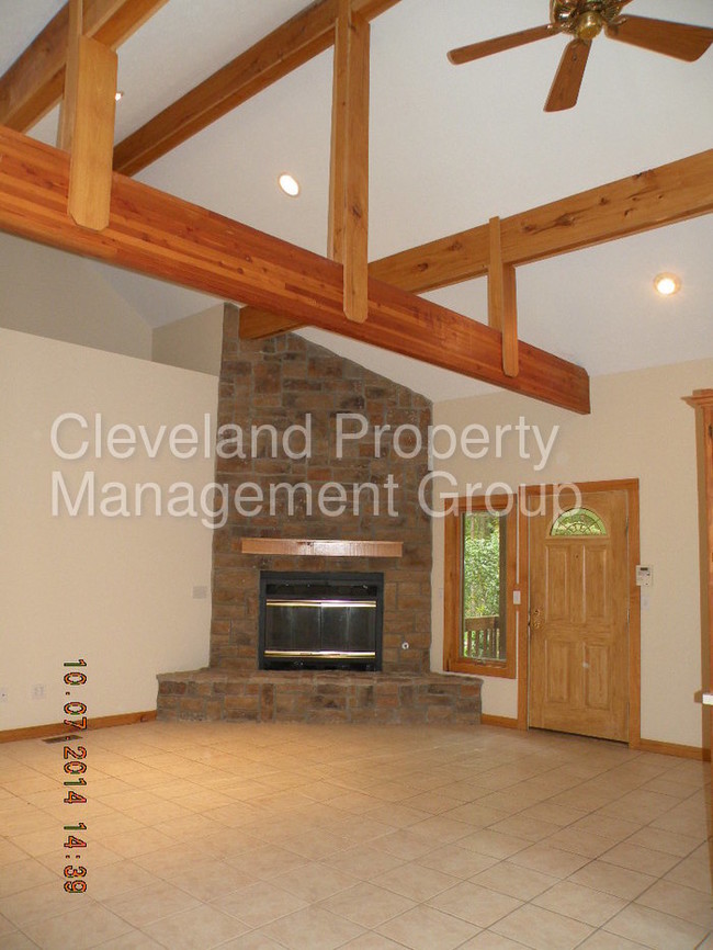 Building Photo - 13068 Chillicothe Rd