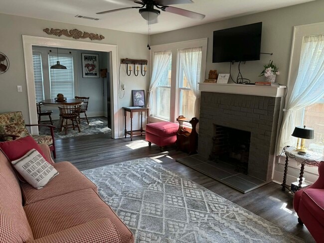 Building Photo - 606 N Polk St