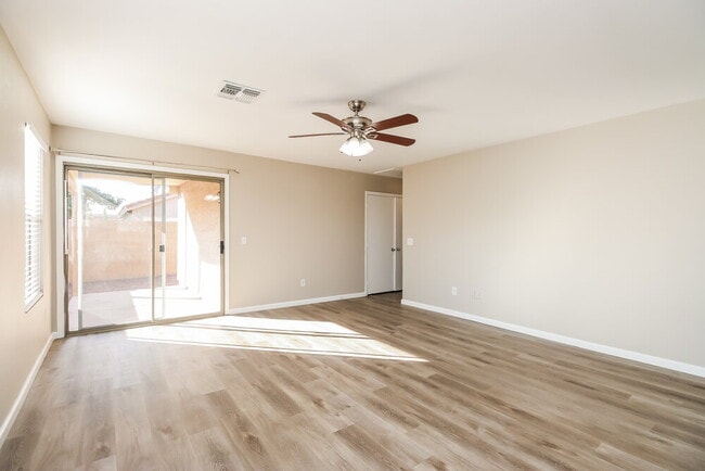 Building Photo - 1538 S Danielson Wy