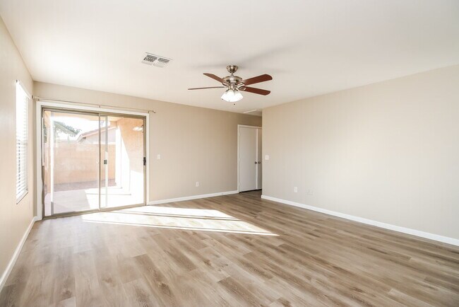 Foto del edificio - 1538 S Danielson Wy