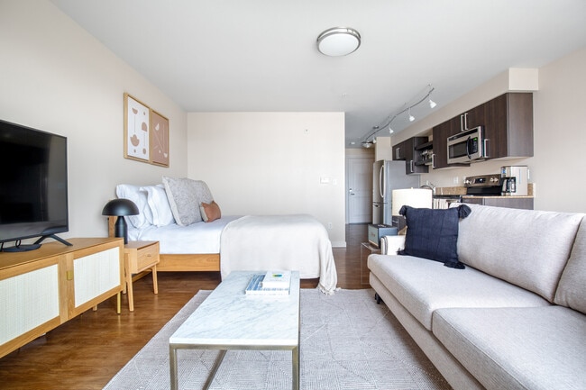 Building Photo - 215 10th Ave E