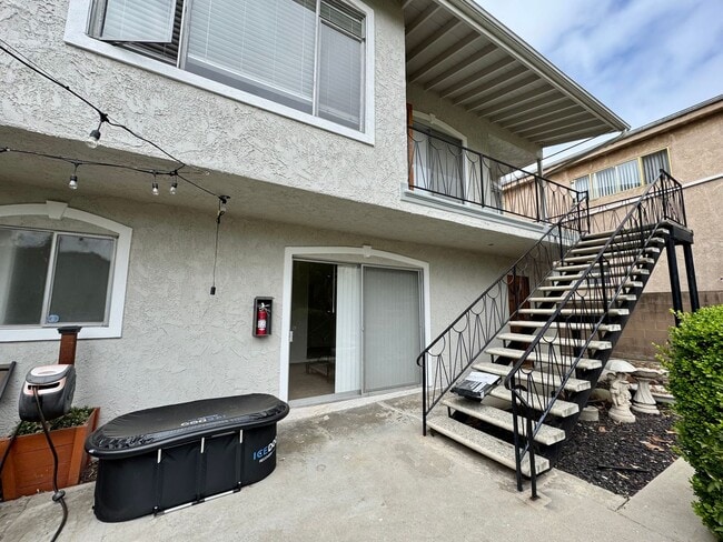 Building Photo - Great Santa Monica Location! Walking Dista...